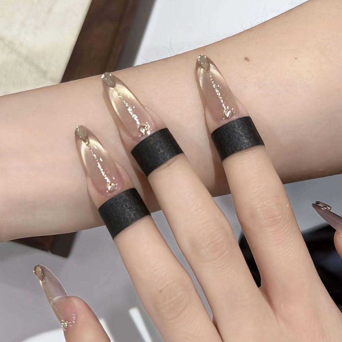 Korean Cat-Eye Elegant Medium-Long Almond Press-On Nails in Beige Tones