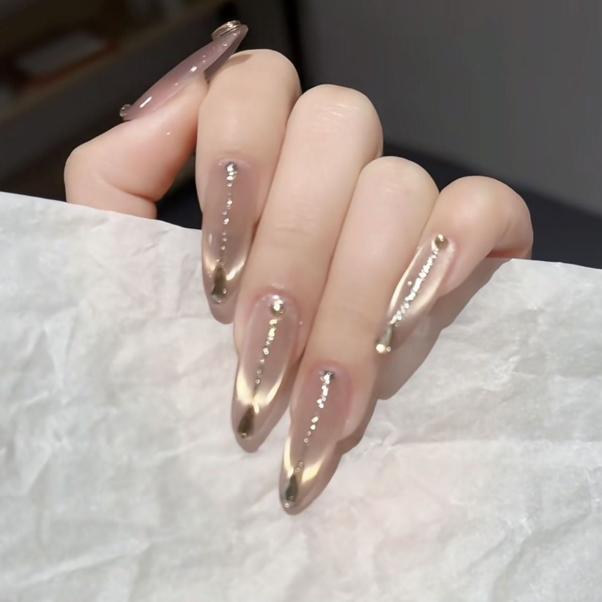 Korean Cat-Eye Elegant Medium-Long Almond Press-On Nails in Beige Tones