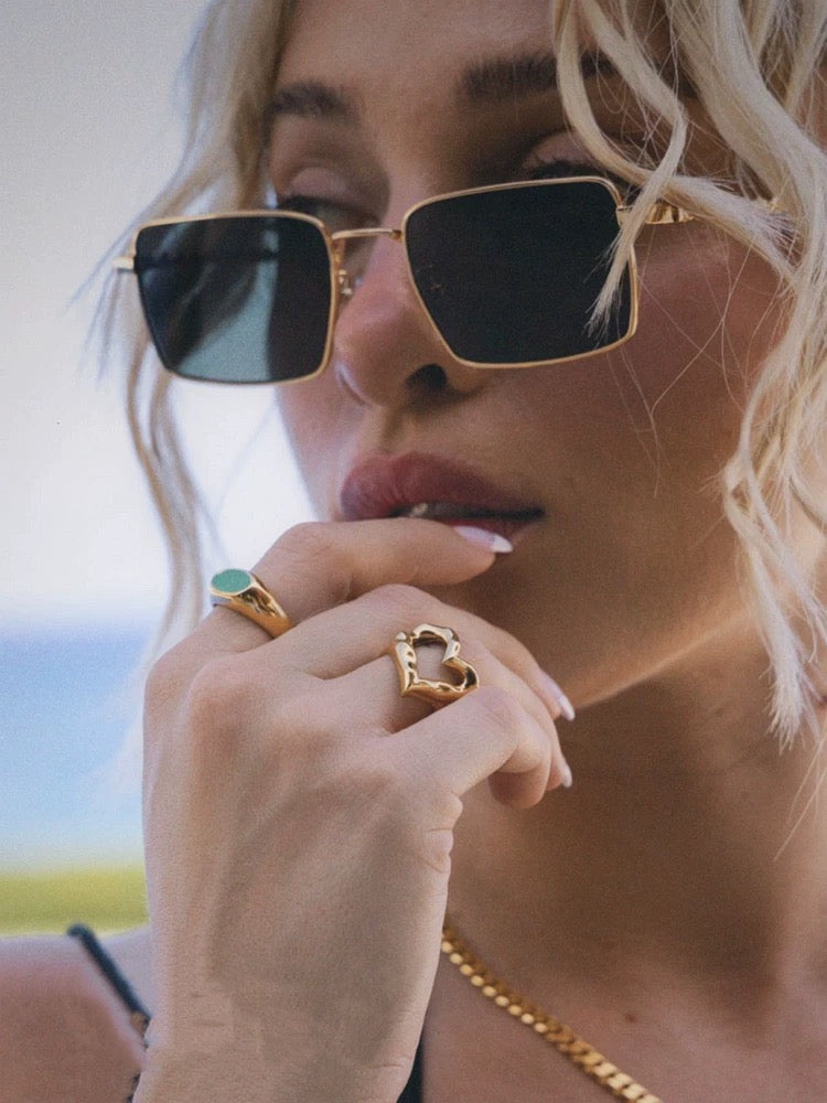 Vintage Square Metal Temple Sunglasses for Old Money Look