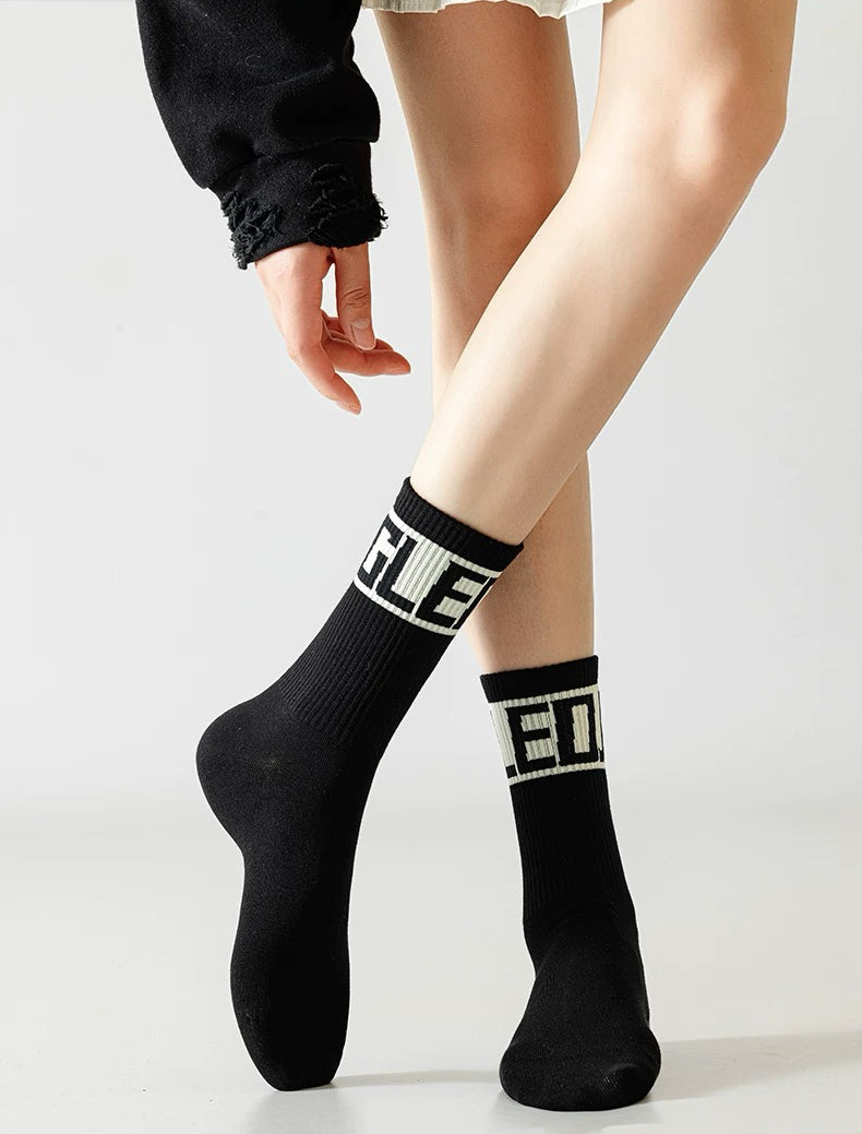Street Style American Sports Mid-Calf Antibacterial Socks