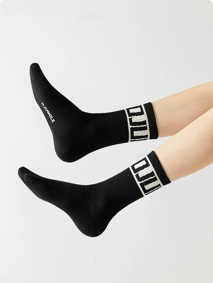 Street Style American Sports Mid-Calf Antibacterial Socks