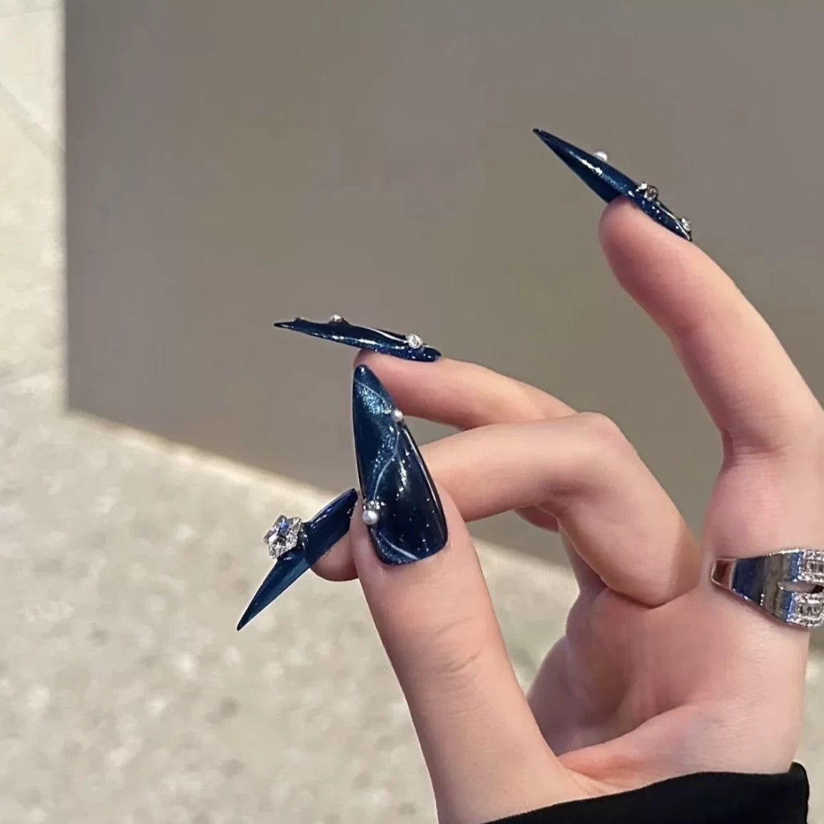 Black Meteorite Premium Gradient Cat Eye Press-On Nails